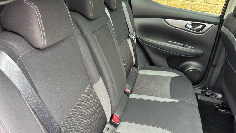 Nissan Qashqai 1.3 DiG-T N-Connecta 5dr Petrol Hatchback